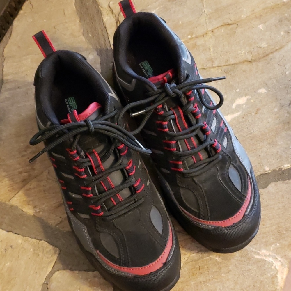 SRmax slip resistant steel toe shoes Sz 10